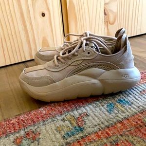 Ugg LA Cloud Low Size 6